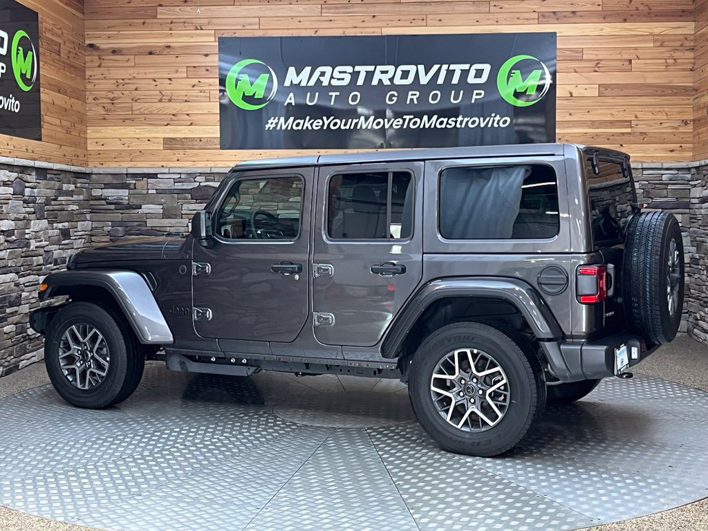 Used 2026 Jeep Wrangler Unlimited Sahara AWD/4WD image 13