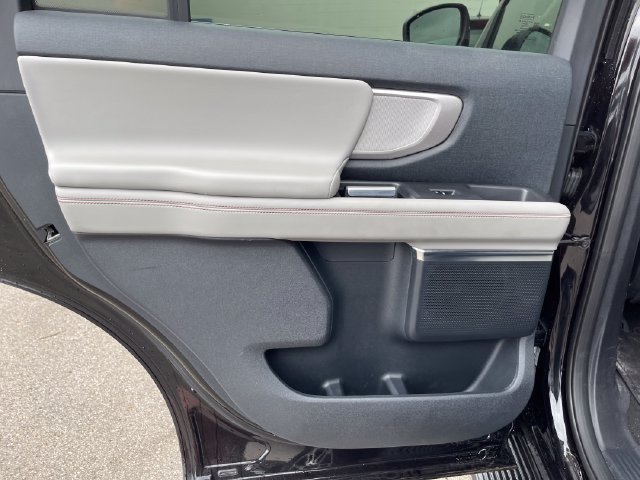 Used 2025 Ford Expedition Active AWD/4WD image 32