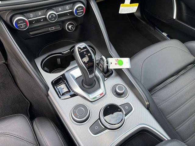 Used 2023 Alfa Romeo Giulia Veloce AWD/4WD image 22
