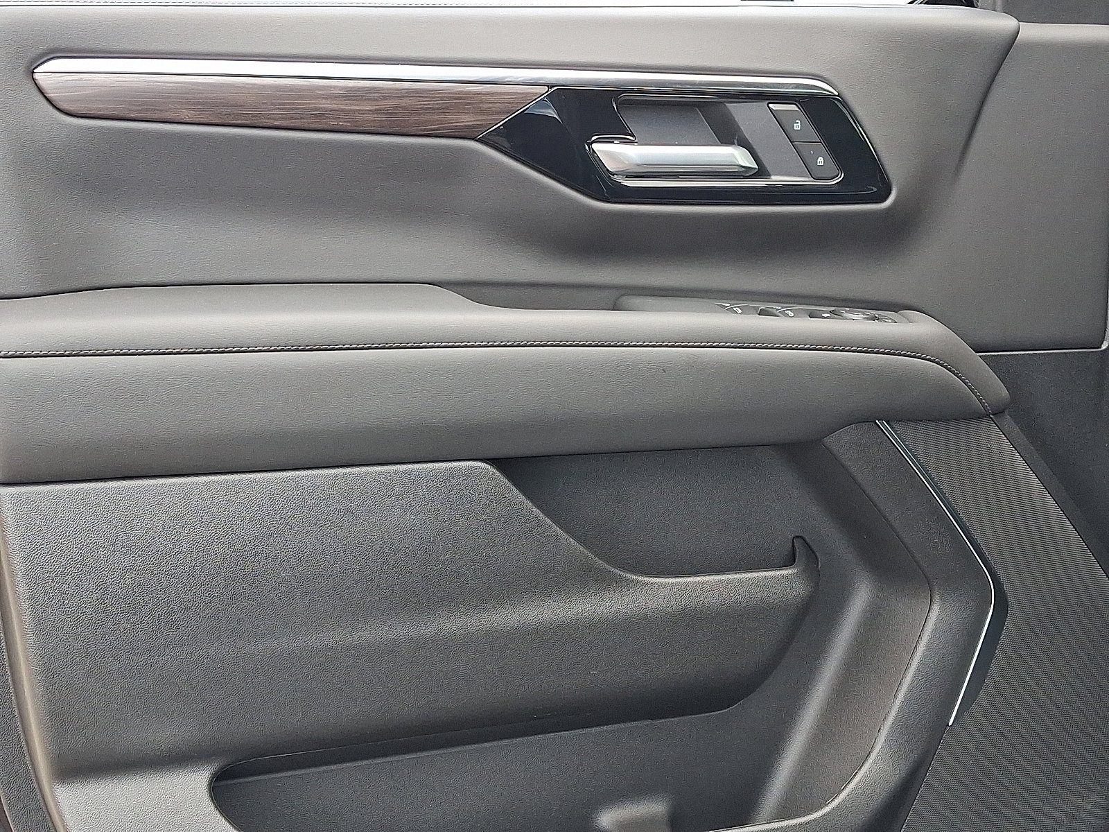 Certified 2026 Chevrolet Suburban LS AWD/4WD image 14