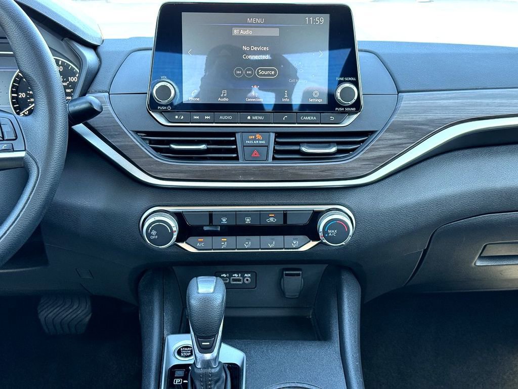 Used 2025 Nissan Altima 2.5 SV image 30