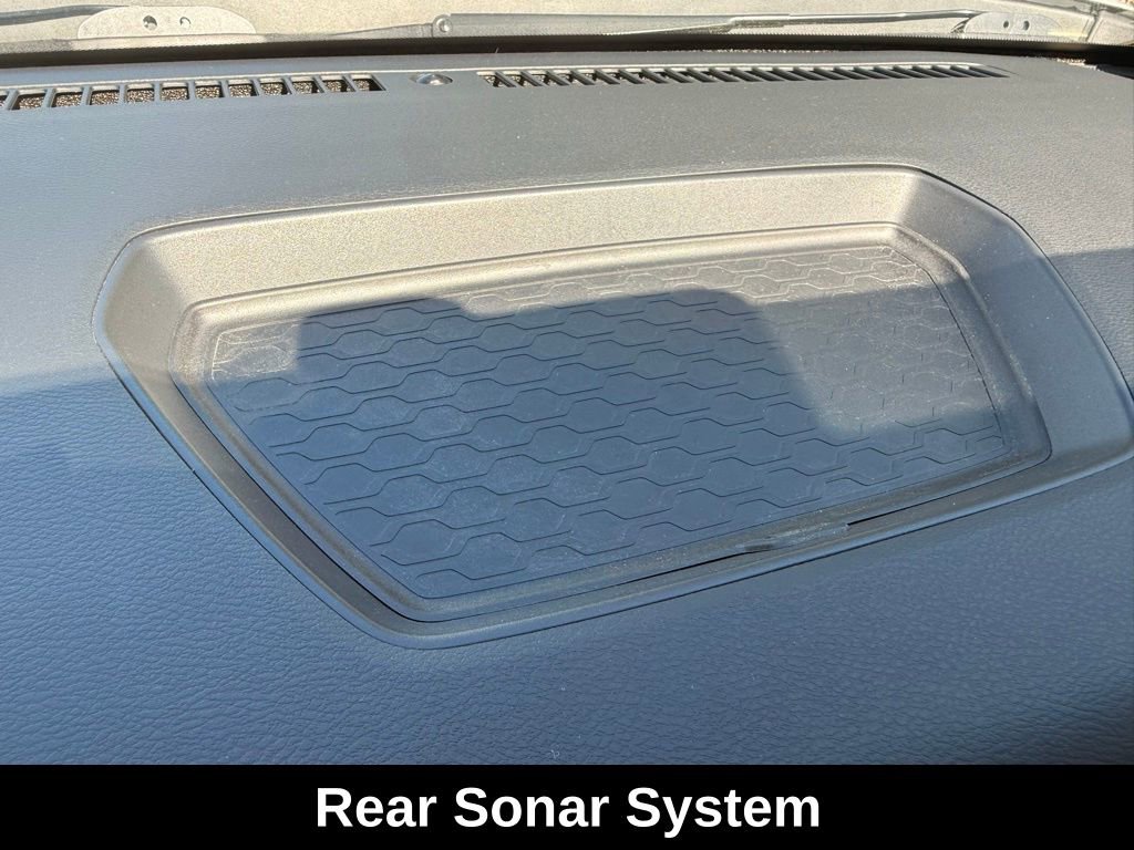 Used 2022 Nissan Frontier SV w/ Technology Package image 11