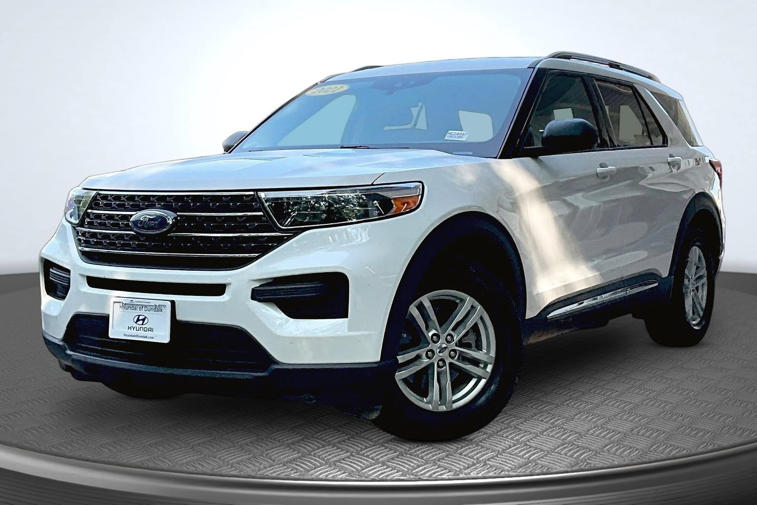 Used 2021 Ford Explorer XLT RWD image 1
