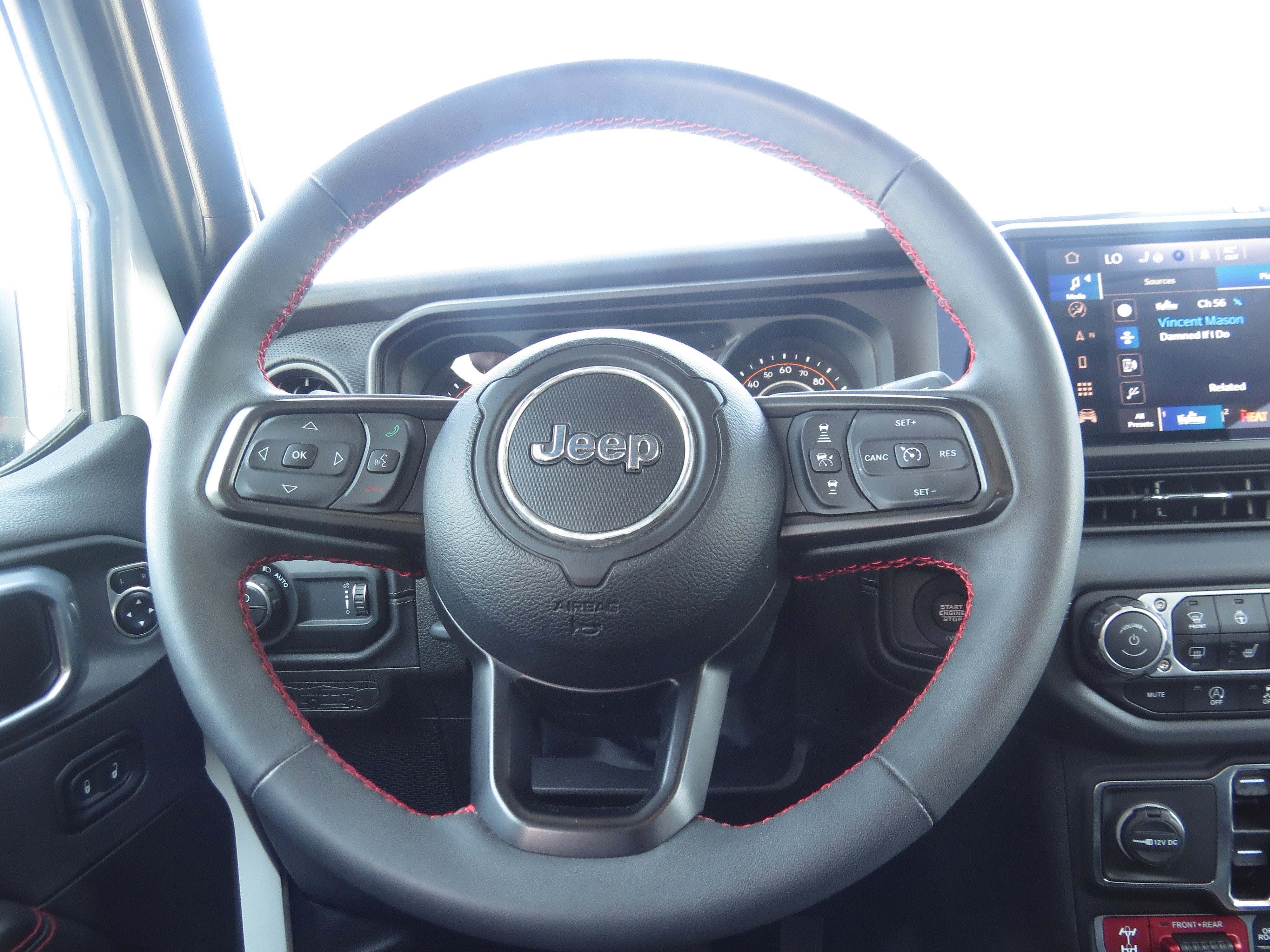 Used 2024 Jeep Gladiator Rubicon AWD/4WD image 16