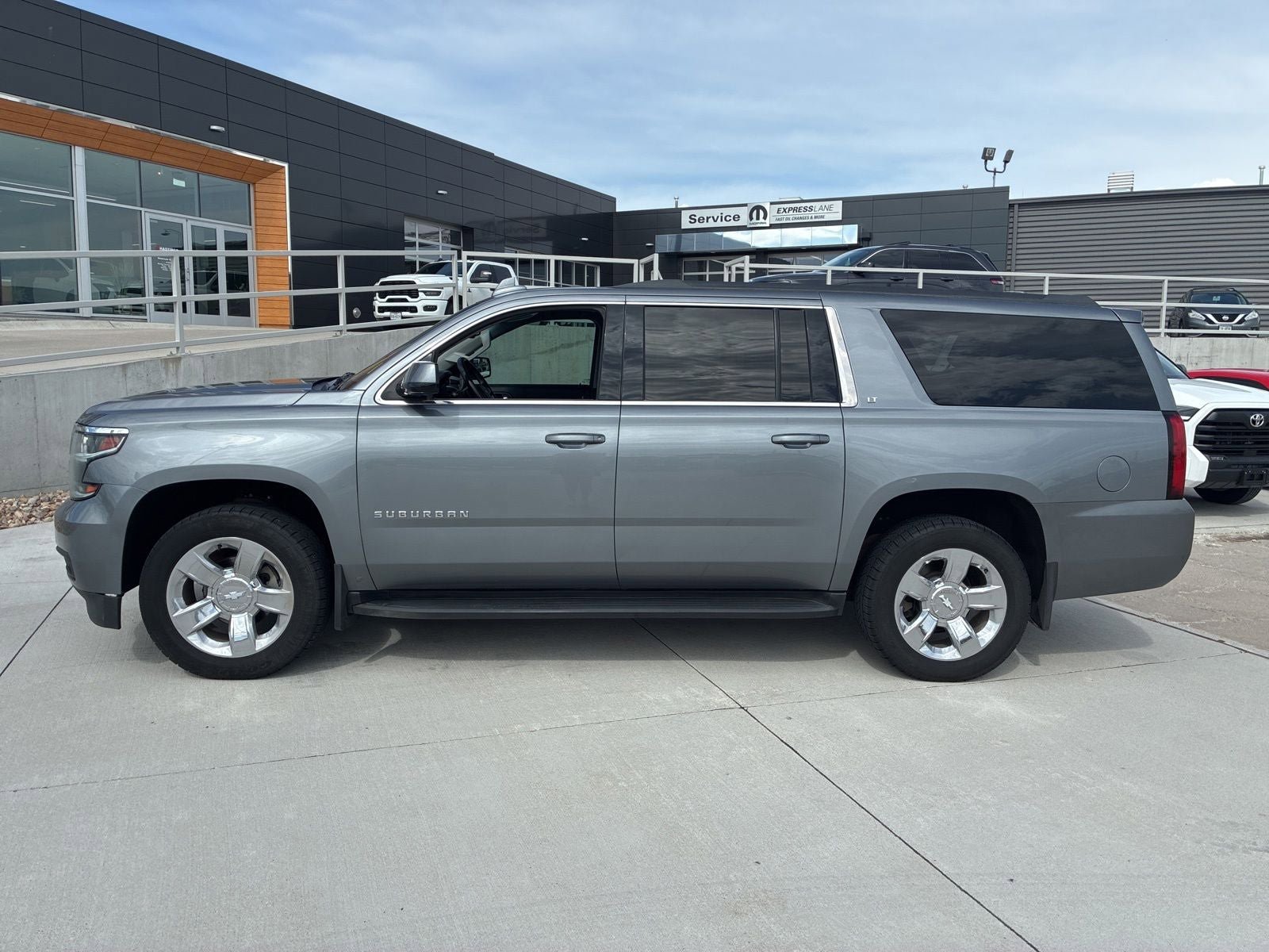 Used 2018 Chevrolet Suburban LT AWD/4WD image 2