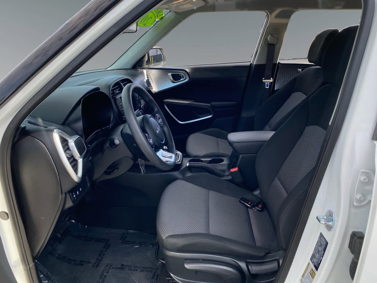 Used 2025 Kia Soul LX image 9