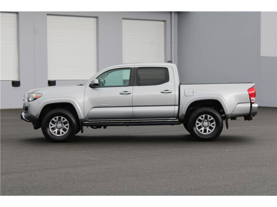 Used 2017 Toyota Tacoma SR5 w/ Tow Package image 2