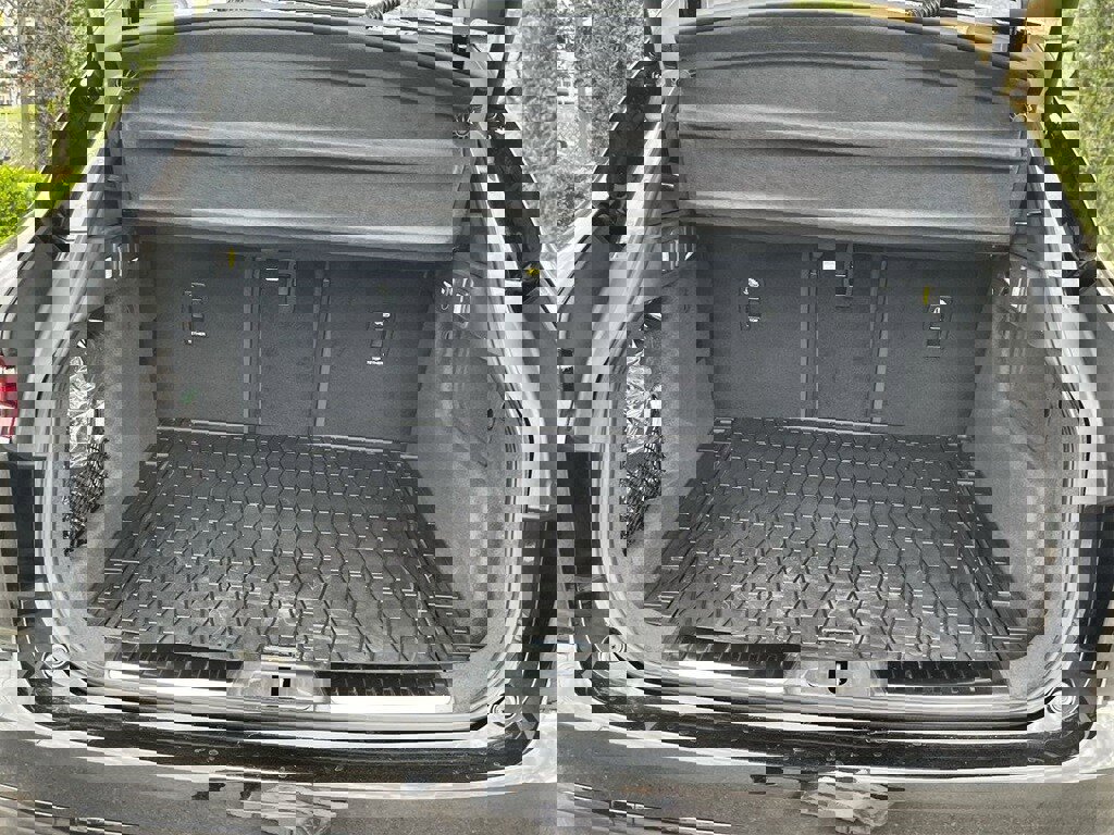 New 2026 Jaguar F-PACE R-Dynamic S image 18