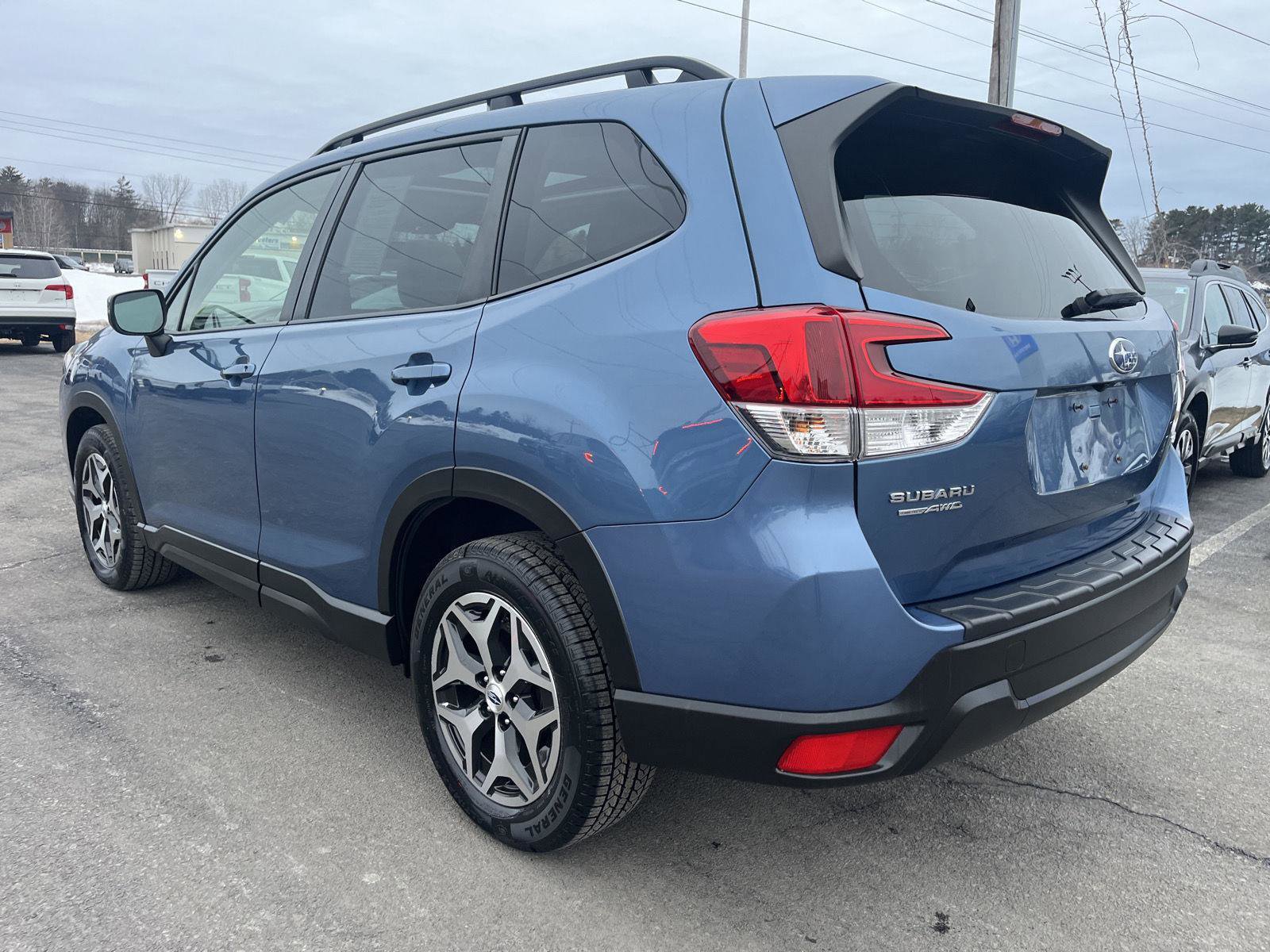 Used 2023 Subaru Forester Premium image 5