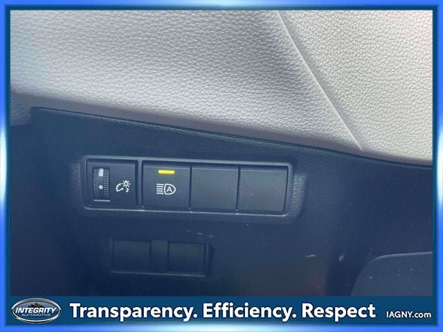 Used 2025 Toyota Corolla Cross L FWD image 18