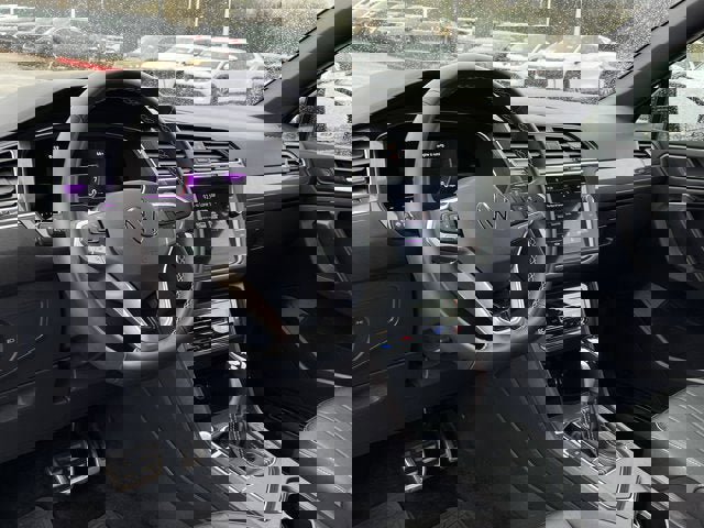 Used 2023 Volkswagen Tiguan SE R-Line image 11