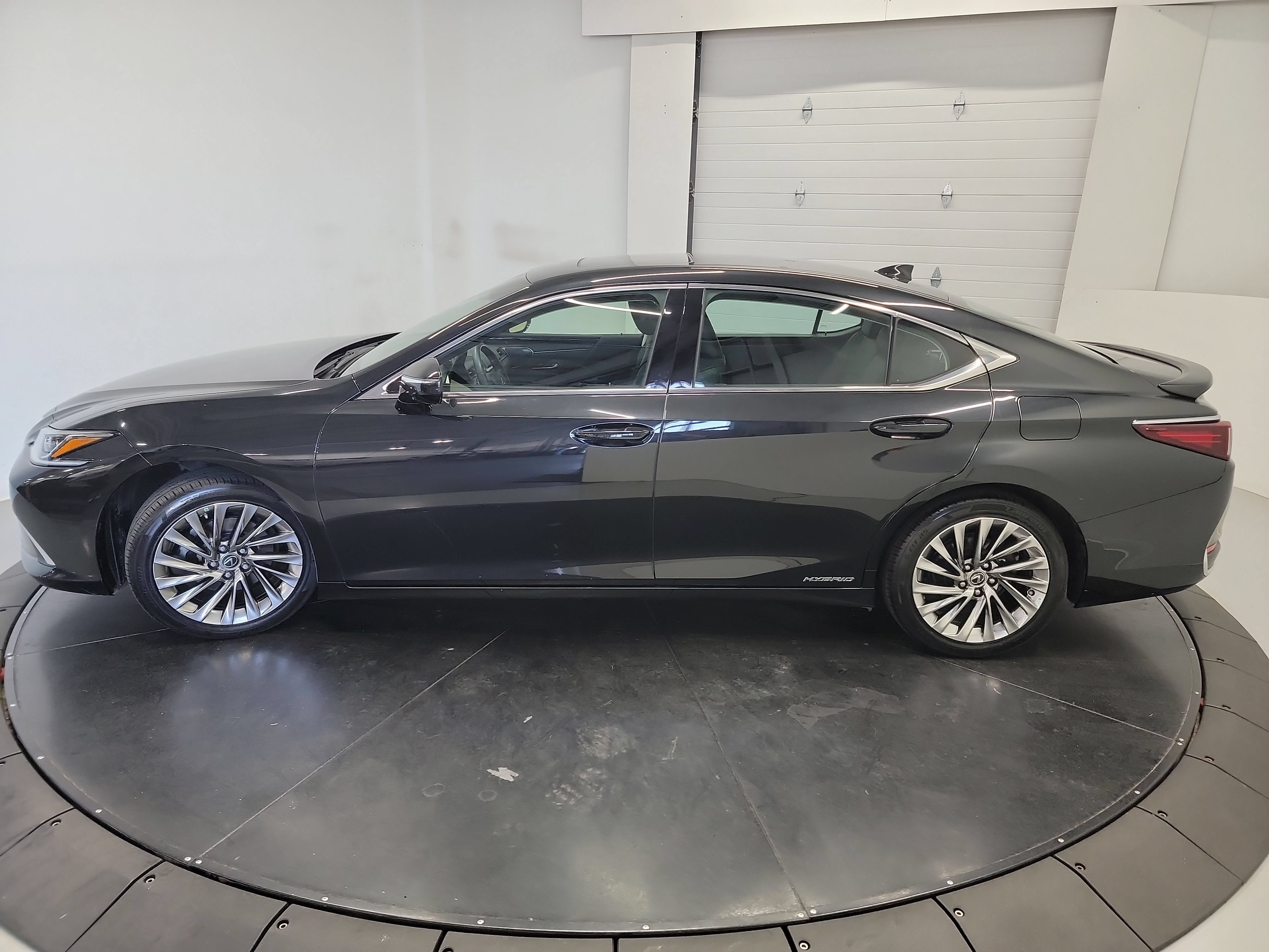 Used 2021 Lexus ES 300h w/ Accessory Package 2 FWD image 4