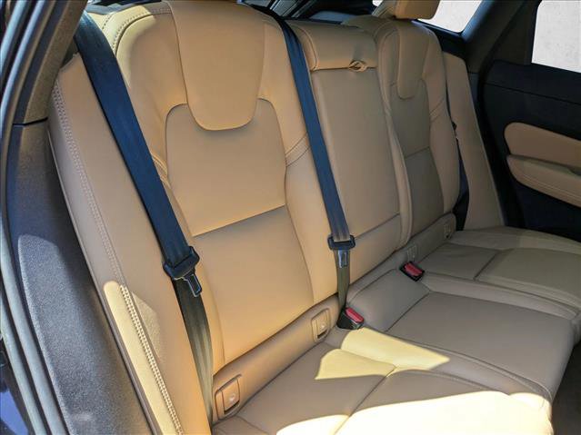 Used 2023 Volvo XC60 B5 Ultimate image 17