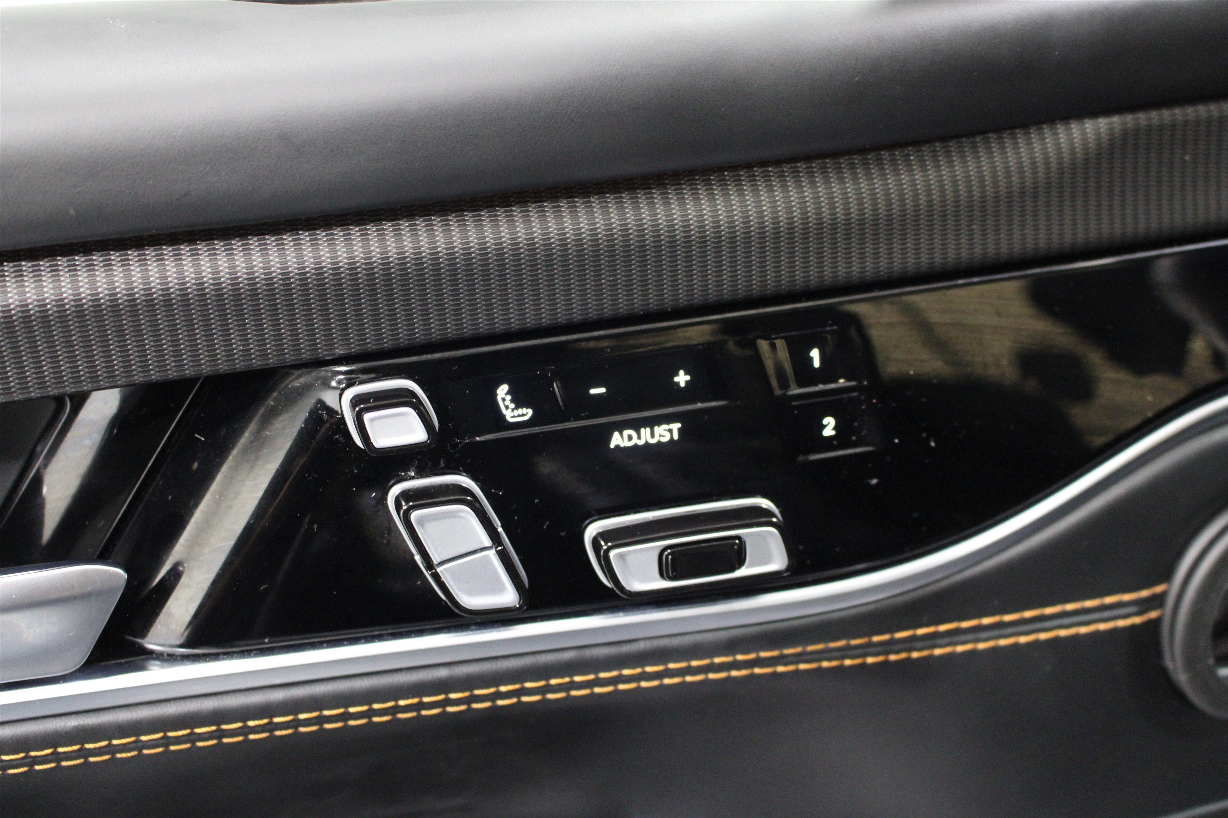 Used 2023 Jeep Grand Wagoneer Series III AWD/4WD image 8