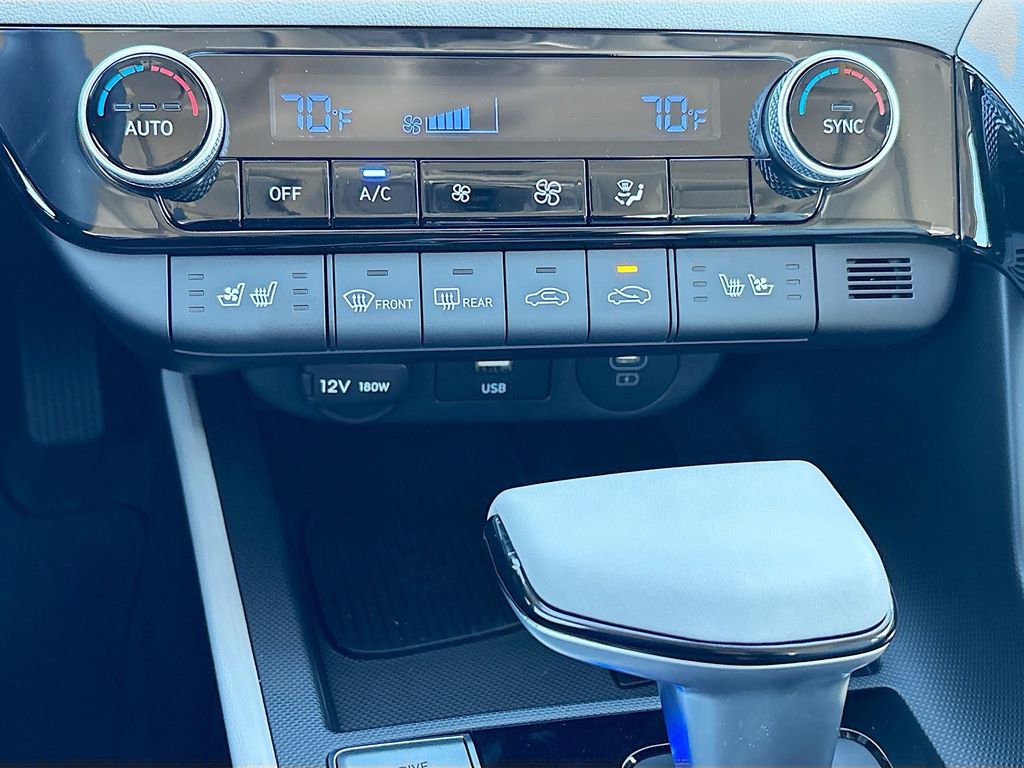 Used 2025 Hyundai Elantra Limited image 16