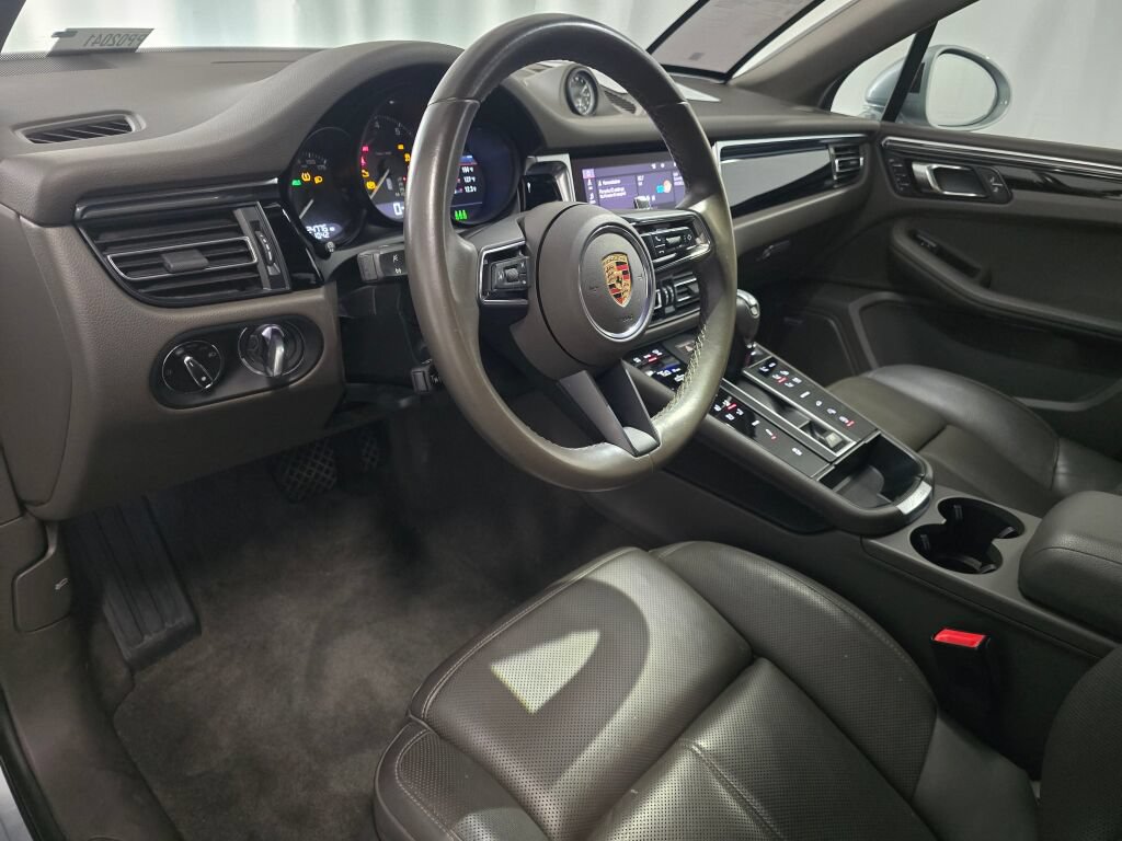 Certified 2024 Porsche Macan AWD/4WD image 4