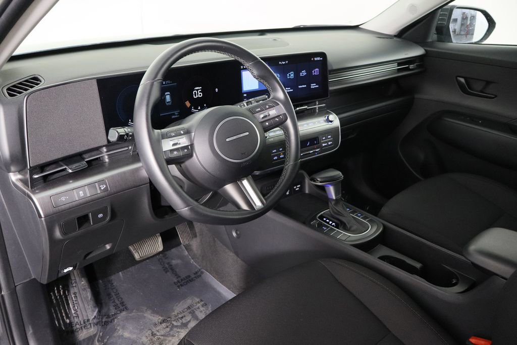 Used 2025 Hyundai Kona SEL image 29