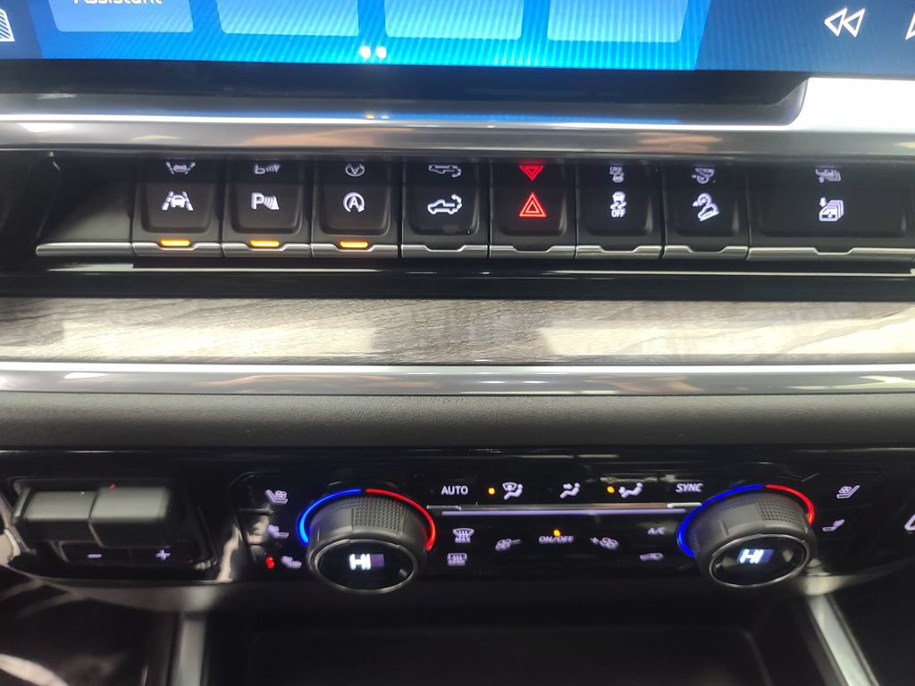 Used 2024 Chevrolet Silverado 1500 LTZ AWD/4WD image 37