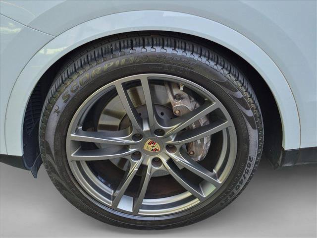 Used 2023 Porsche Cayenne Coupe AWD/4WD image 25