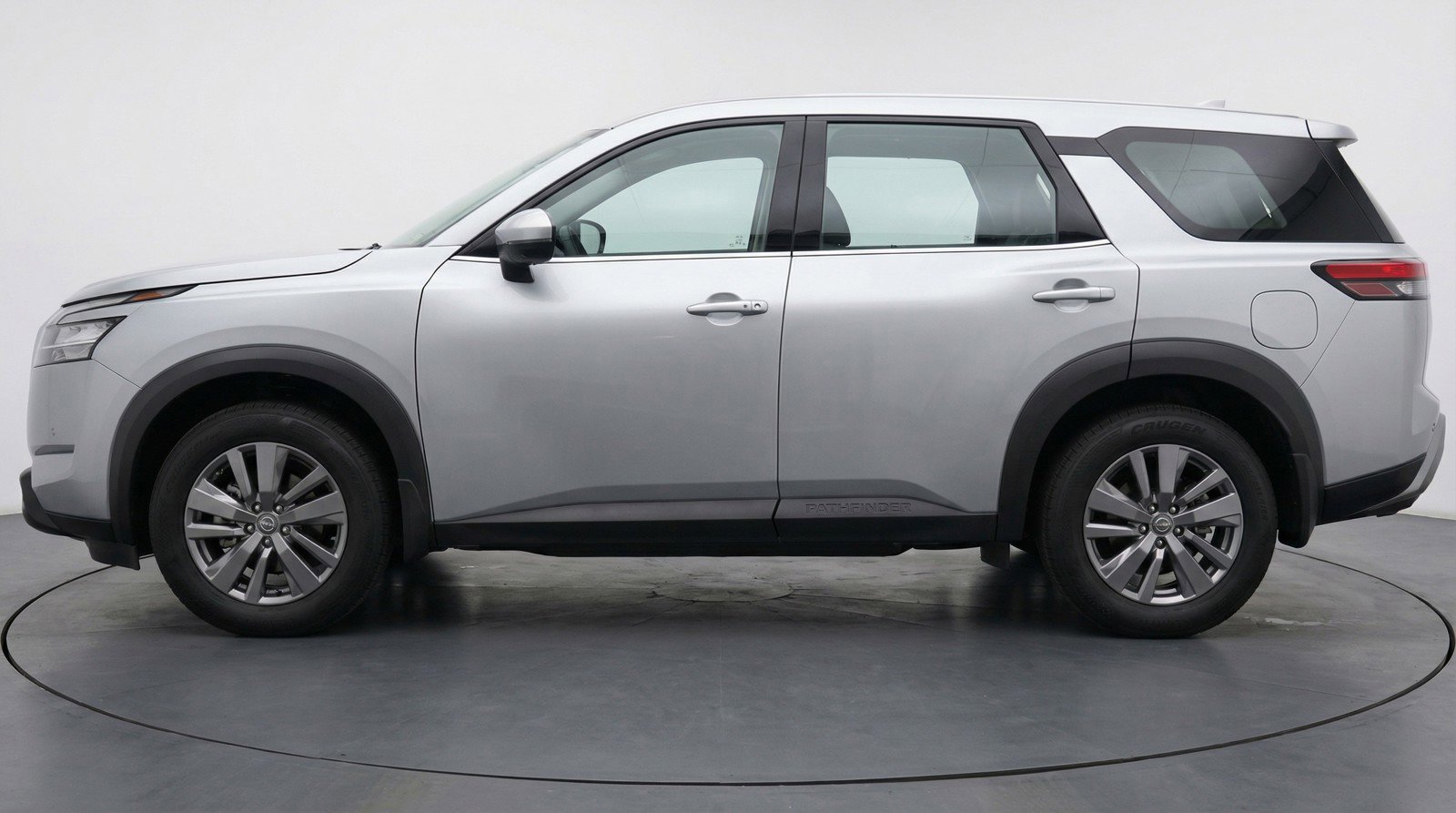 Used 2025 Nissan Pathfinder SV image 5