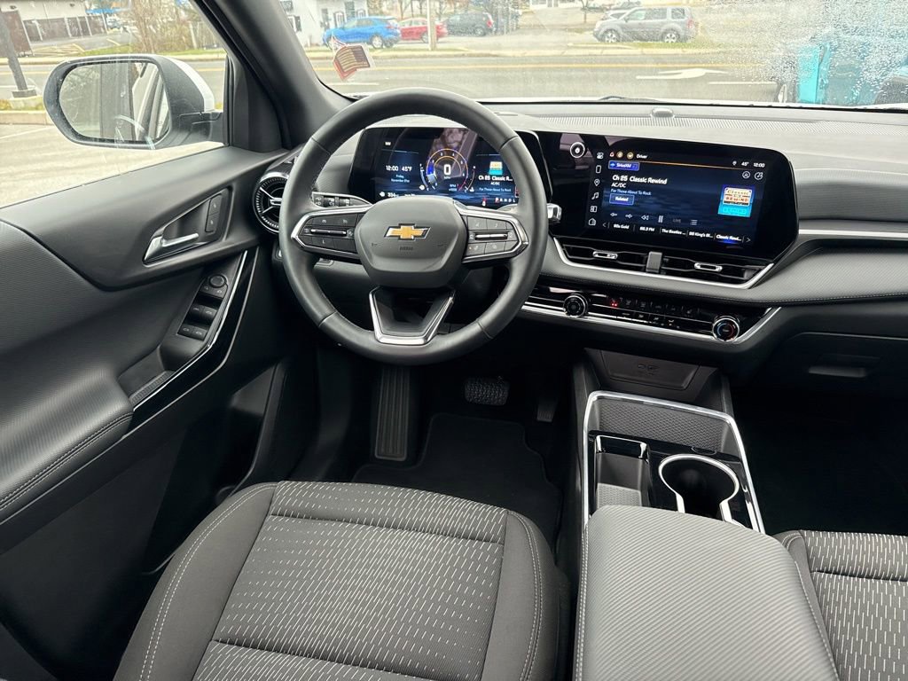 Used 2025 Chevrolet Equinox LT image 11