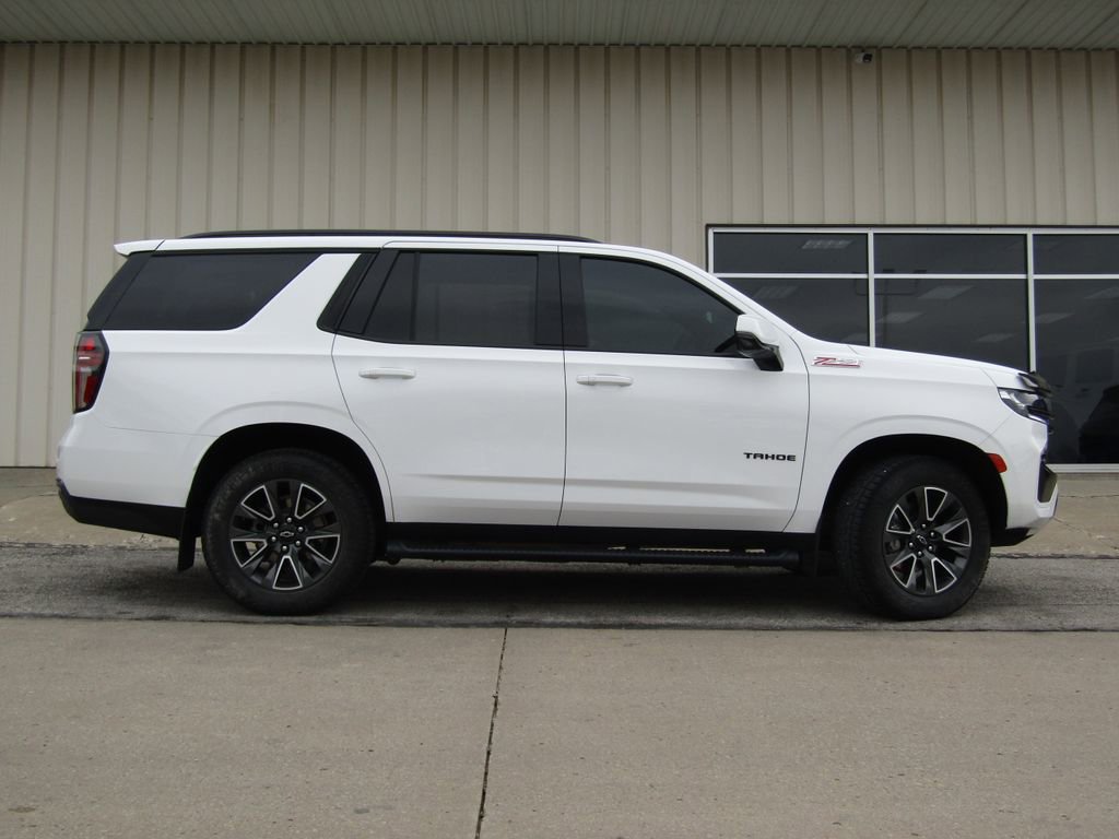 Used 2023 Chevrolet Tahoe Z71 w/ Luxury Package AWD/4WD image 2