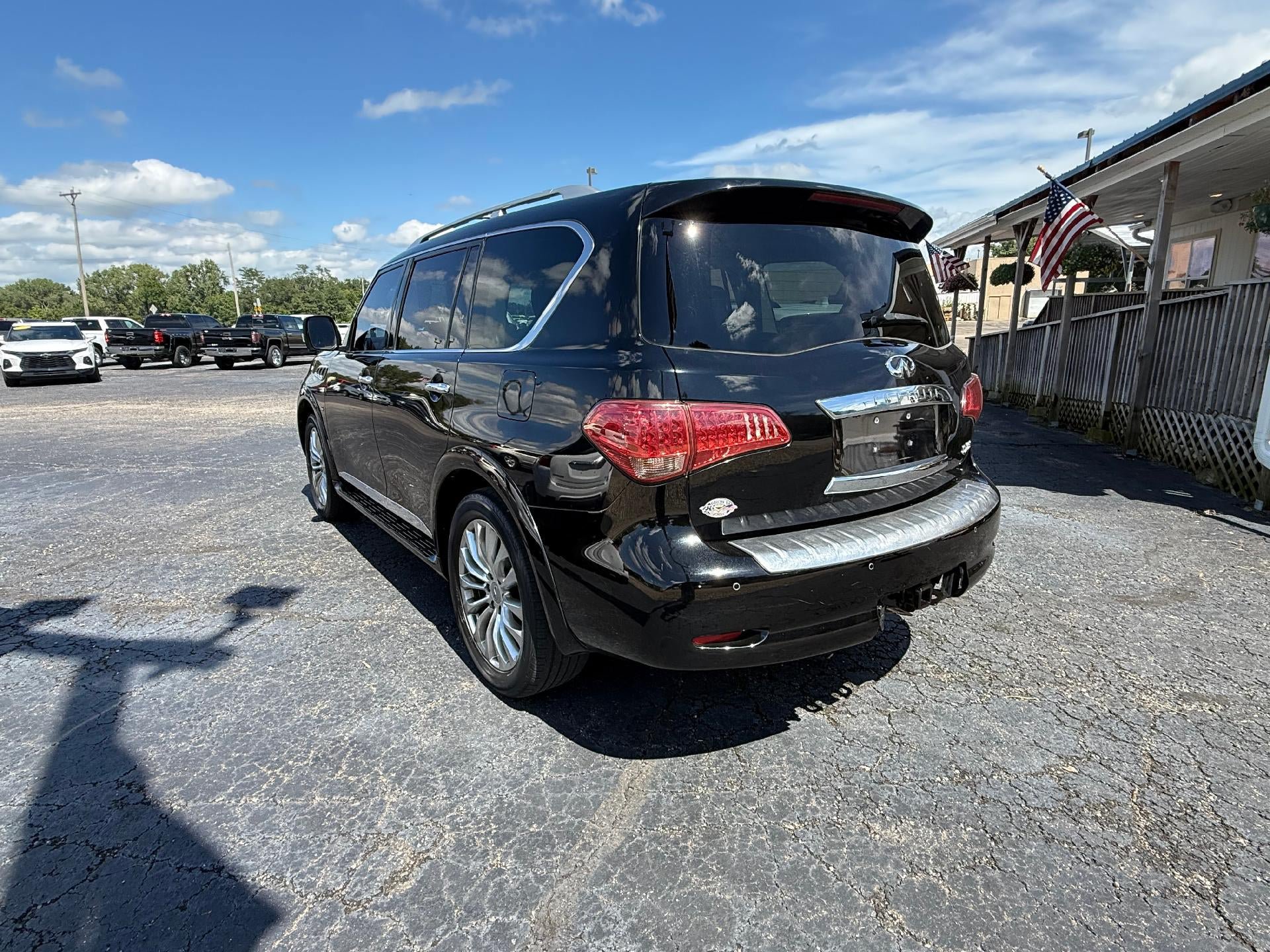 Used 2017 INFINITI QX80 4WD w/ Driver Assistance Package image 3