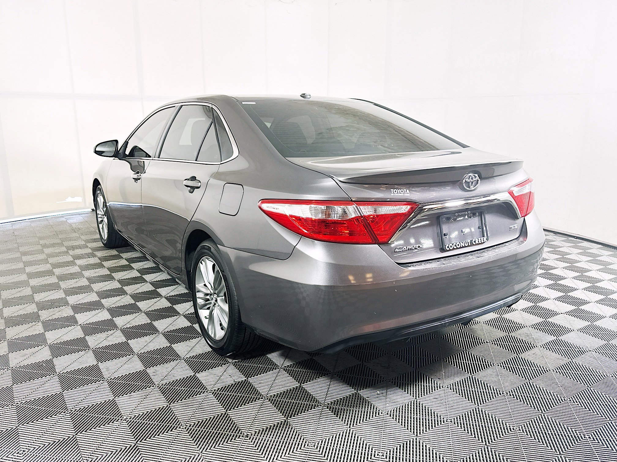 Used 2016 Toyota Camry SE FWD image 5