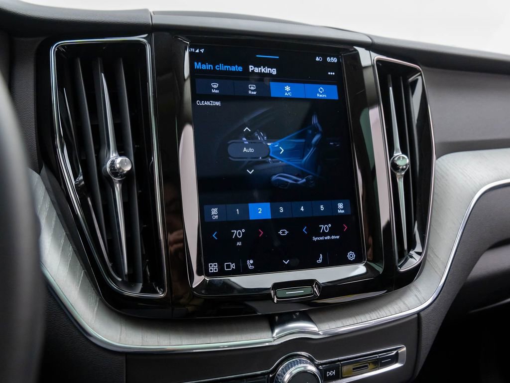 Used 2025 Volvo XC60 B5 Plus image 23