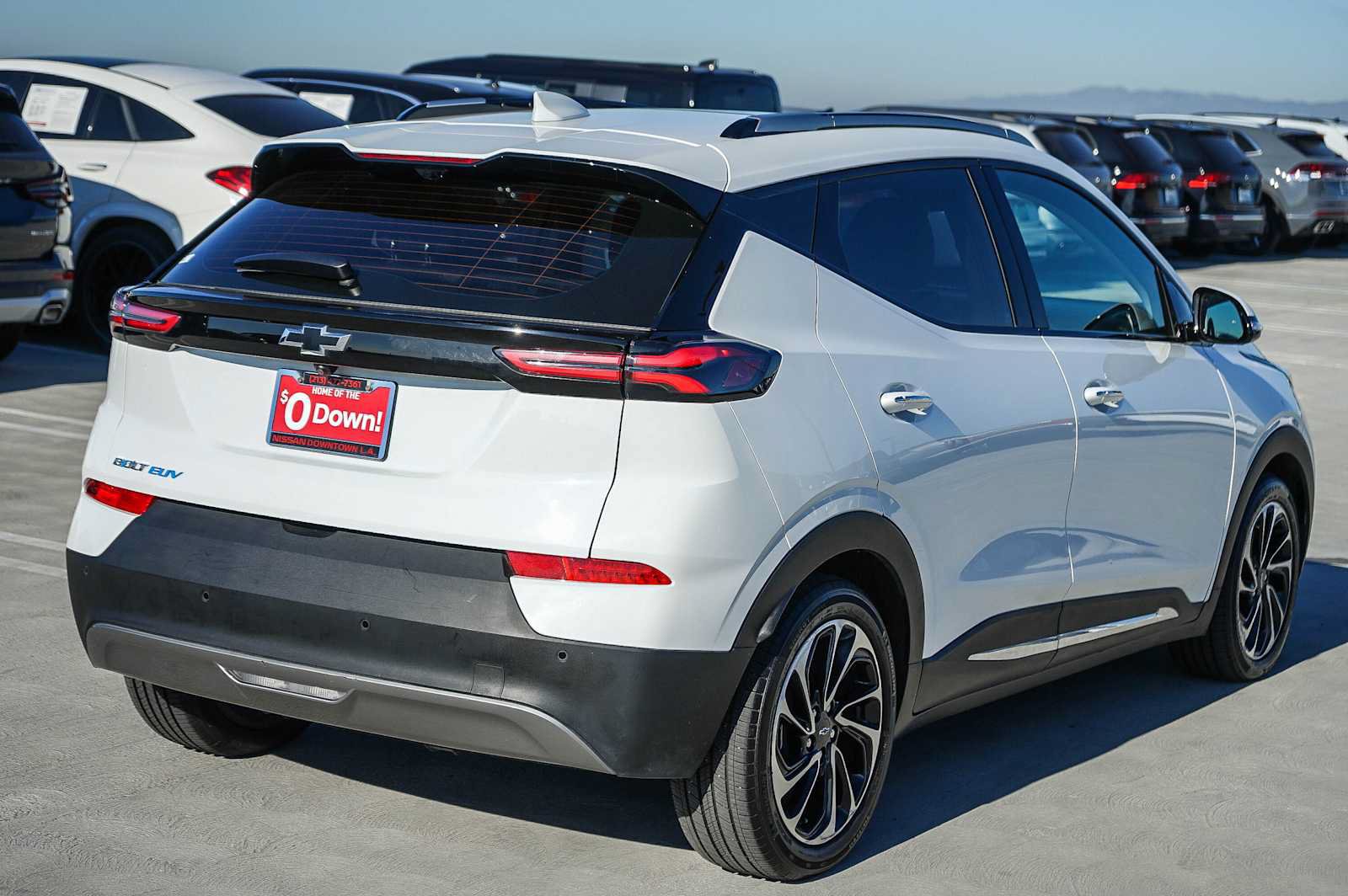 Used 2022 Chevrolet Bolt EUV Premier w/ Sun & Sound Package FWD image 8