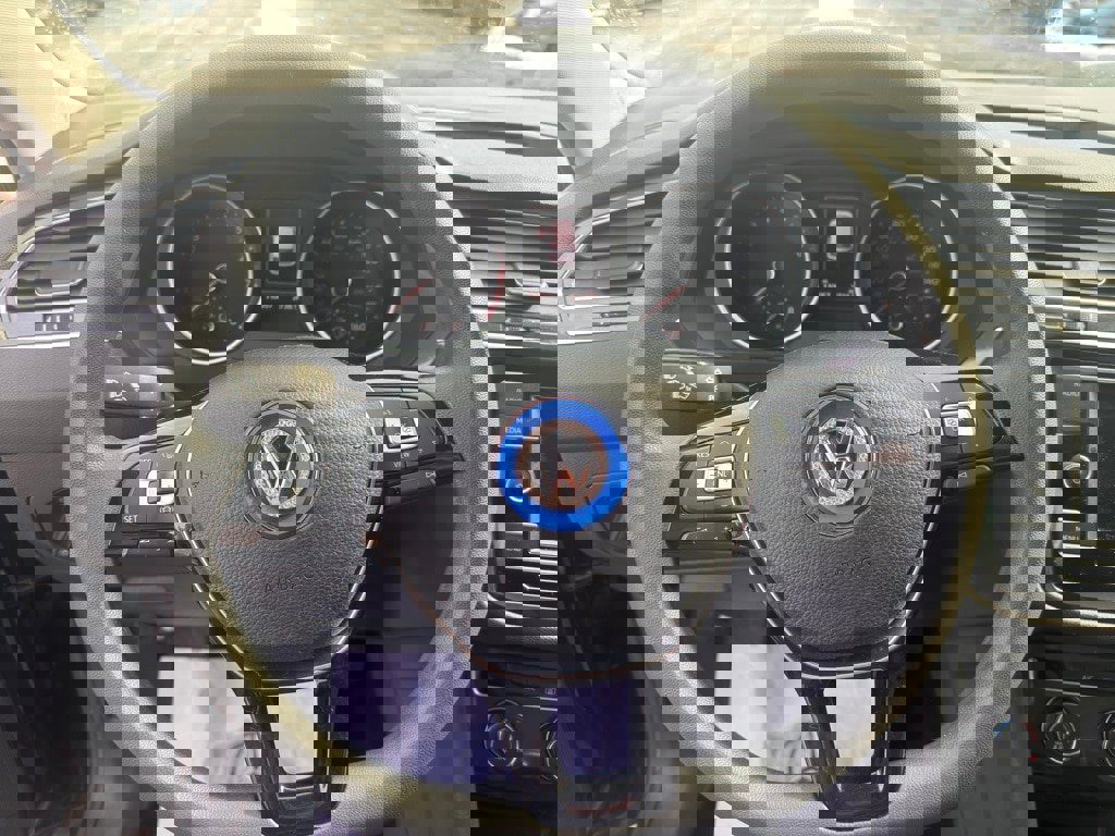 Used 2020 Volkswagen Tiguan S image 18