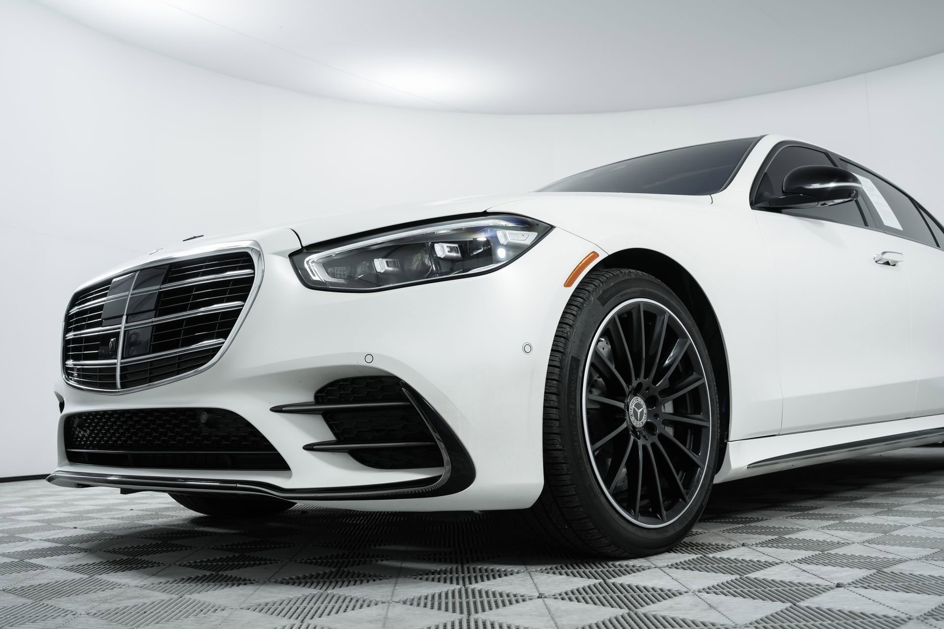 Used 2023 Mercedes-Benz S 500 4MATIC w/ AMG Line image 54