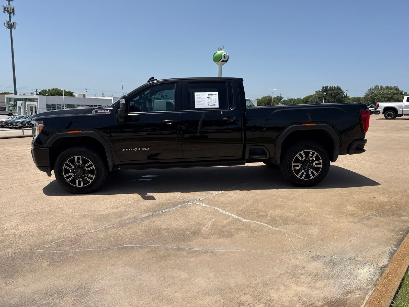 Used 2023 GMC Sierra 2500 AT4 w/ AT4 Premium Plus Package AWD/4WD image 4