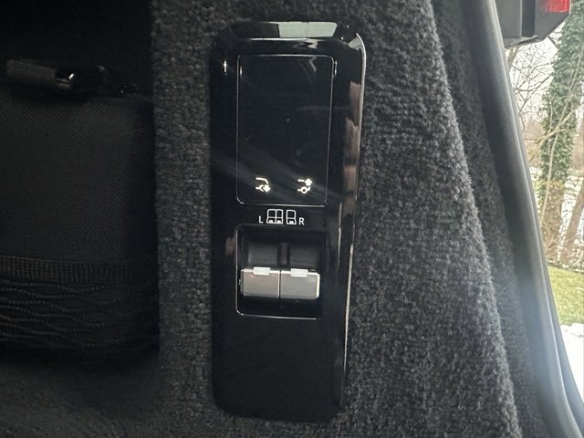 Used 2023 Land Rover Range Rover Sport SE image 35