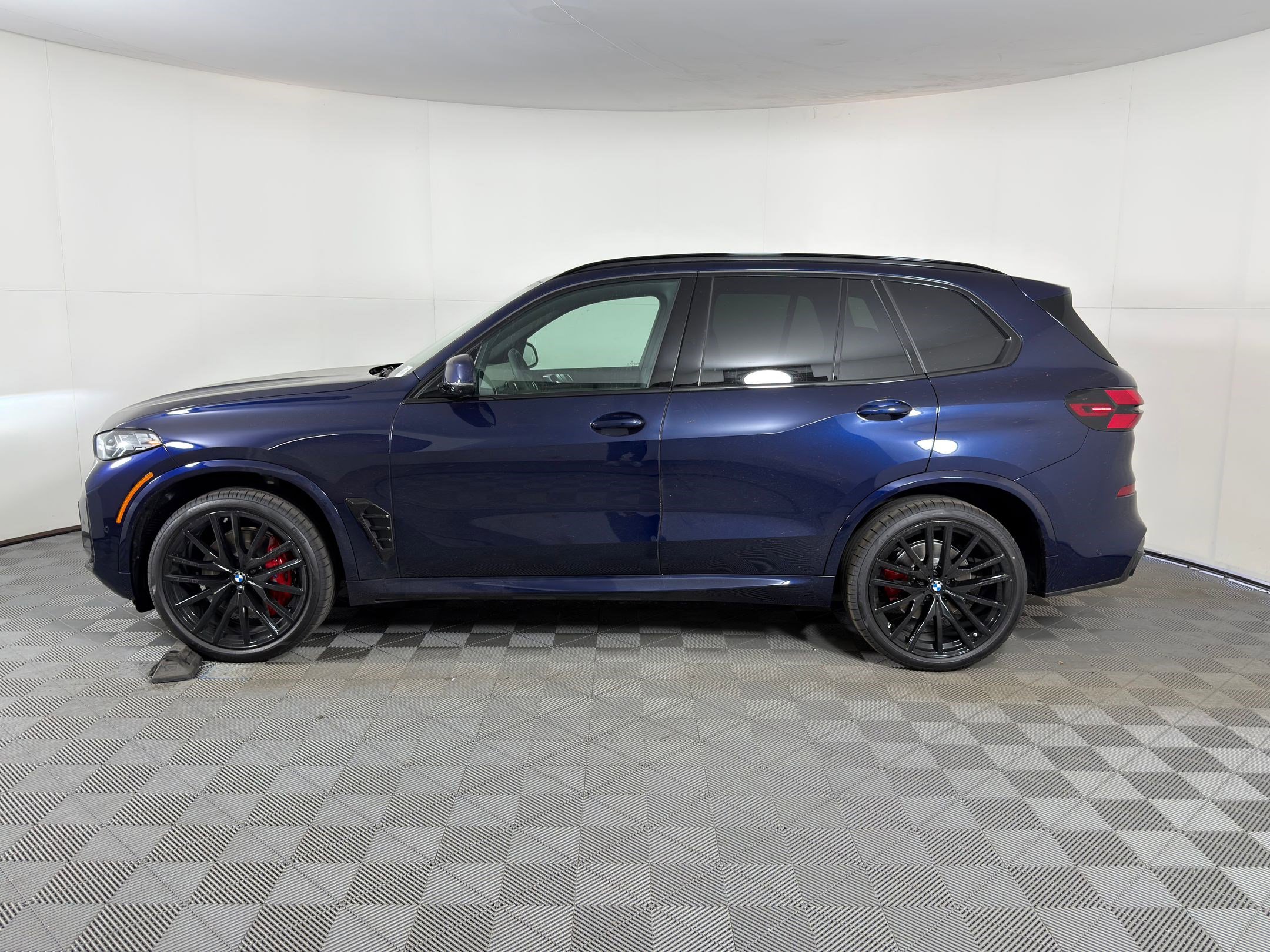 New 2026 BMW X5 sDrive40i w/ M Sport Package image 2