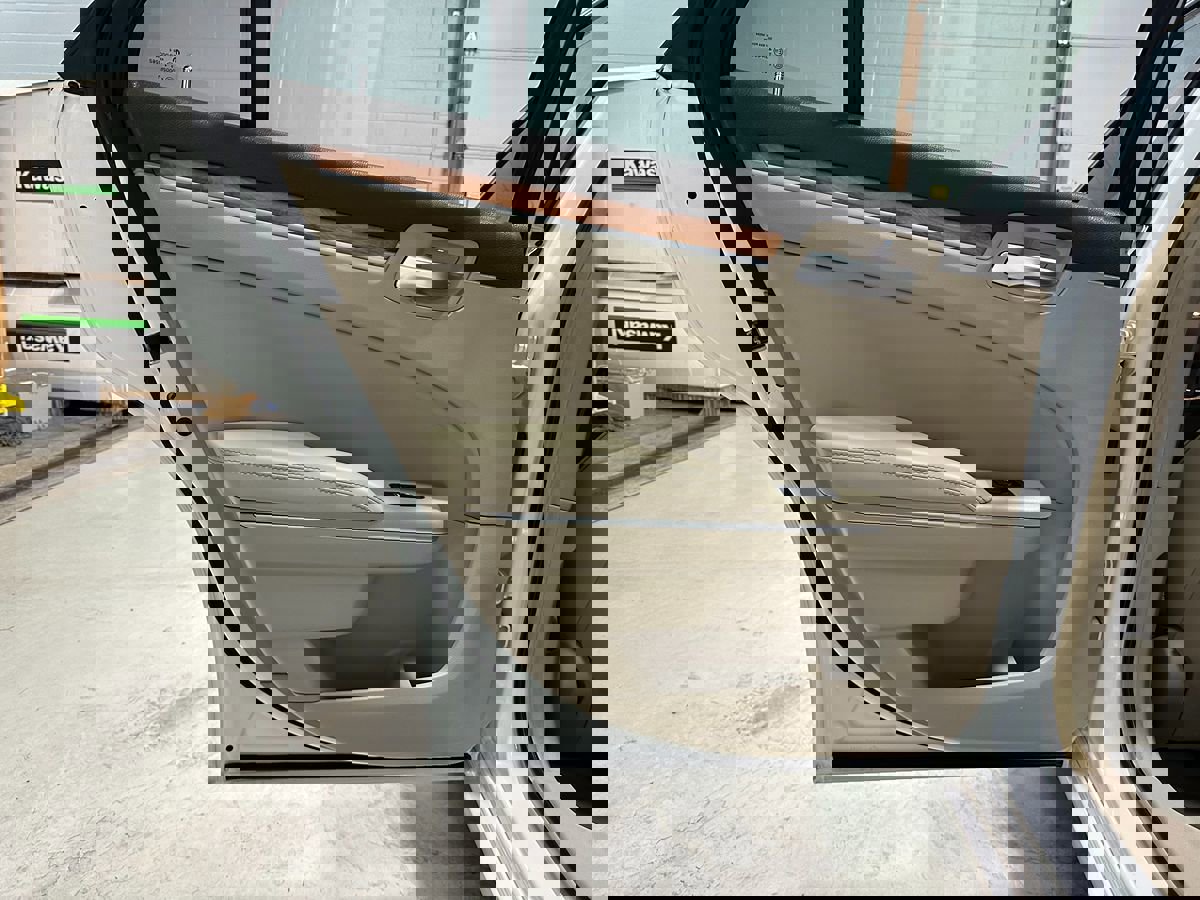 Used 2013 Chrysler 300 C w/ Light Group image 22