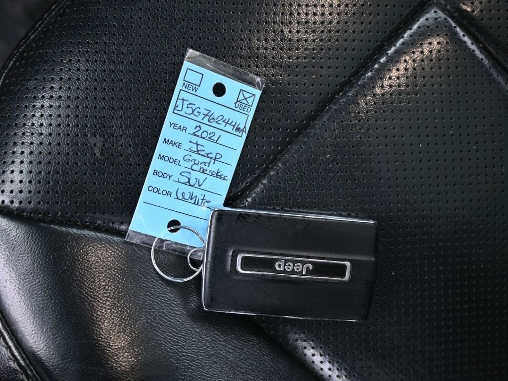 Used 2021 Jeep Grand Cherokee L Limited w/ Luxury Tech Group II image 18