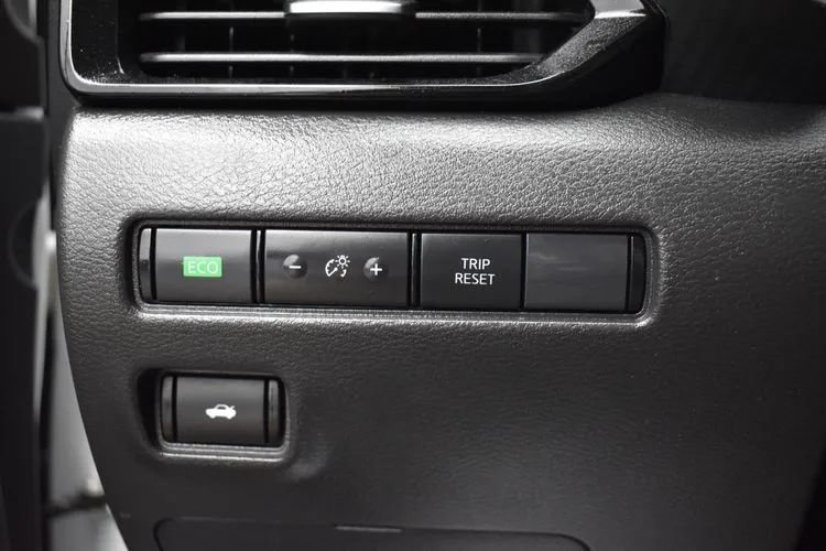 Used 2025 Nissan Sentra SV FWD image 21