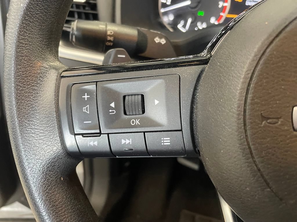 Used 2022 Nissan Rogue SV AWD/4WD image 12