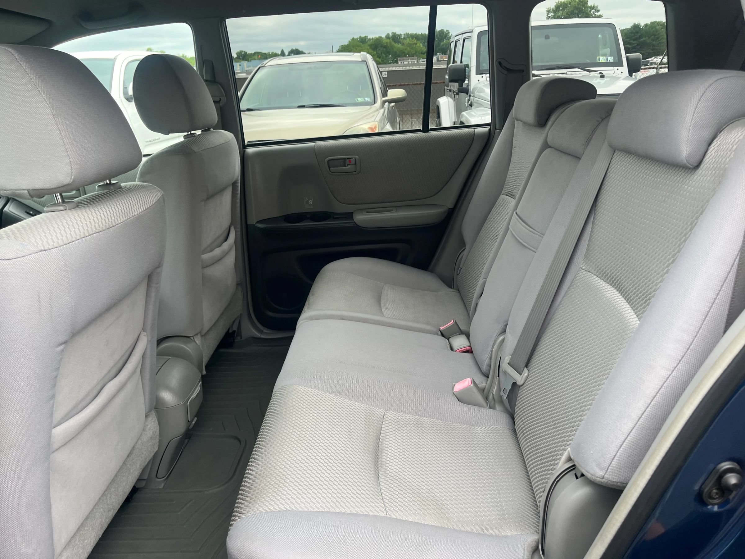 Used 2004 Toyota Highlander 4WD V6 image 14