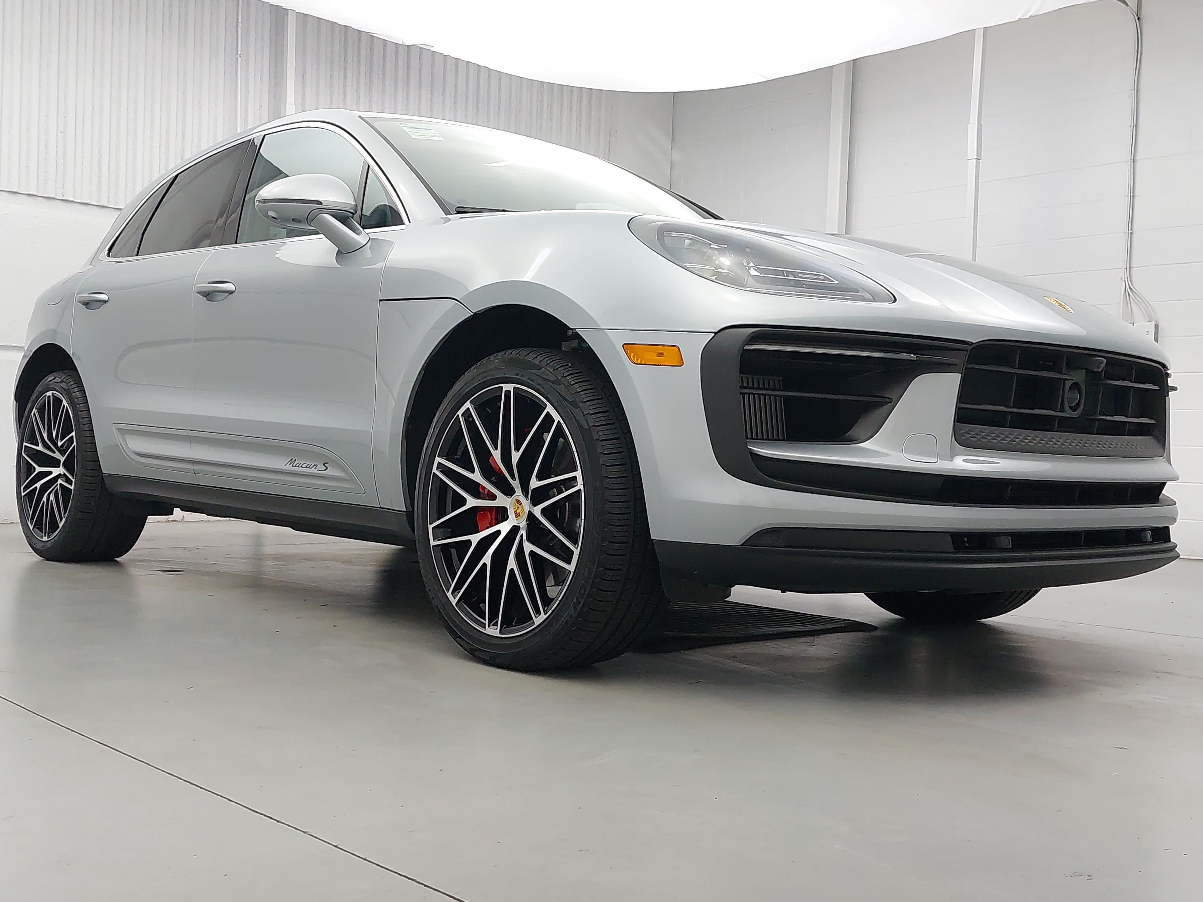 Certified 2026 Porsche Macan S AWD/4WD image 9