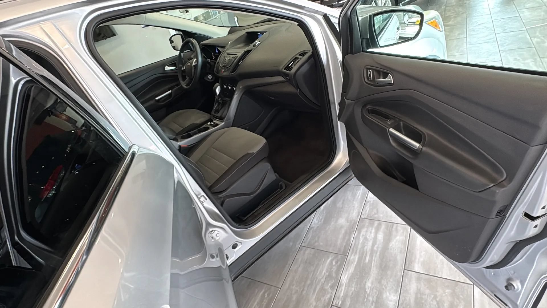 Used 2015 Ford Escape SE FWD image 17