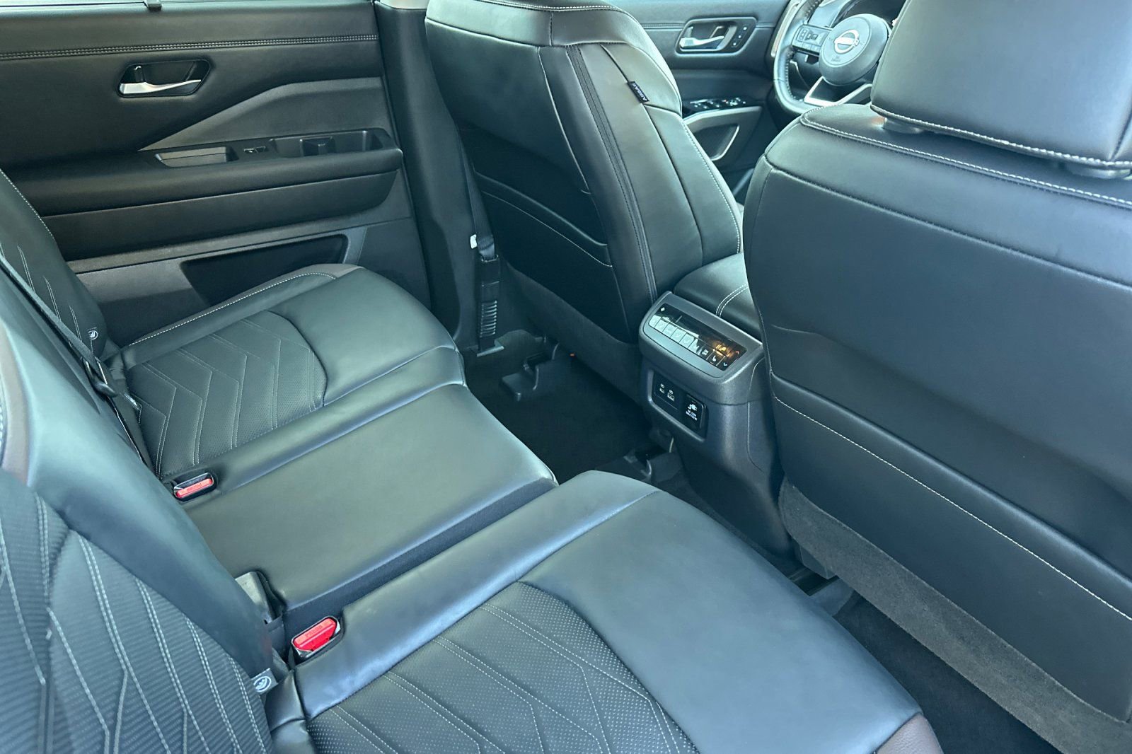 Certified 2025 Nissan Pathfinder Platinum w/ Cargo Package AWD/4WD image 20
