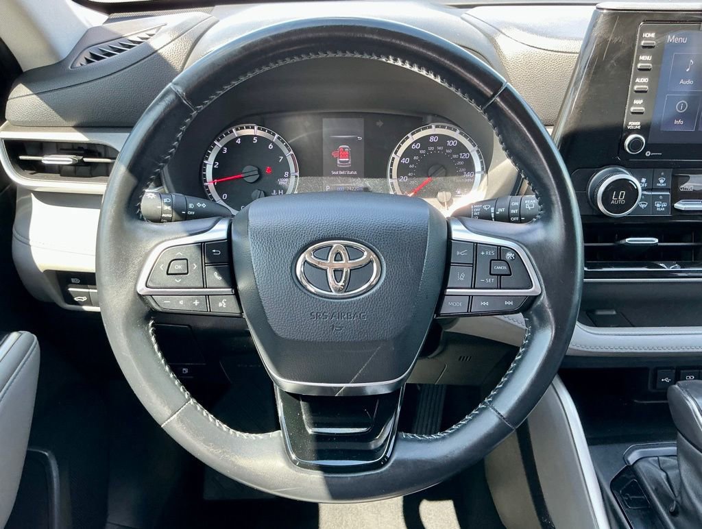 Used 2021 Toyota Highlander LE image 38