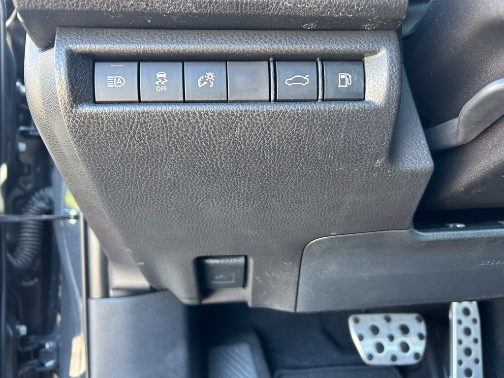 Used 2025 Toyota Camry SE AWD/4WD image 18
