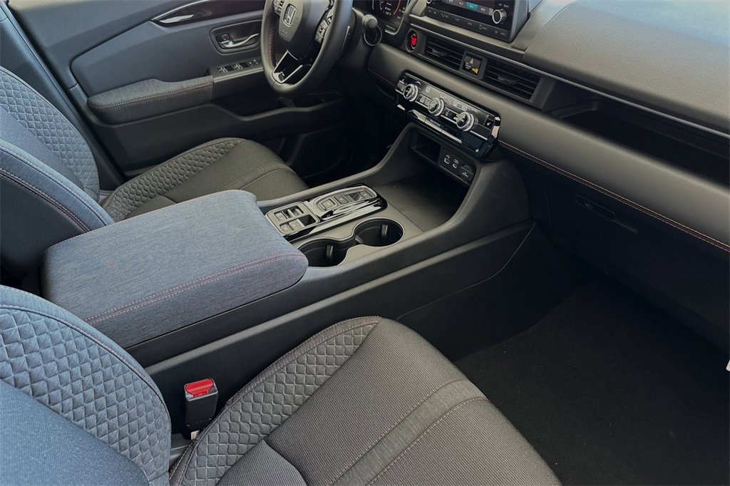New 2025 Honda Pilot Sport image 16