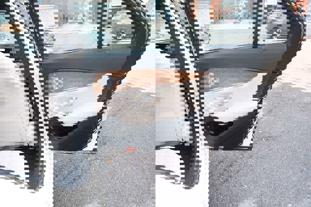 Used 2018 Mercedes-Benz E 300 w/ Premium 3 Package (Q03) image 27