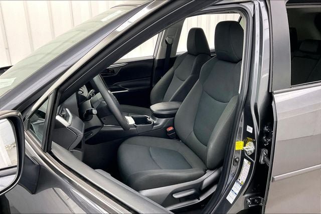 Used 2022 Toyota RAV4 LE AWD/4WD image 8