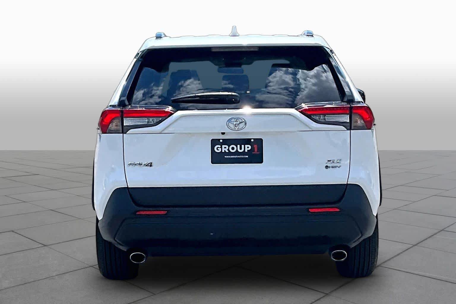 Used 2025 Toyota RAV4 XLE AWD/4WD image 5