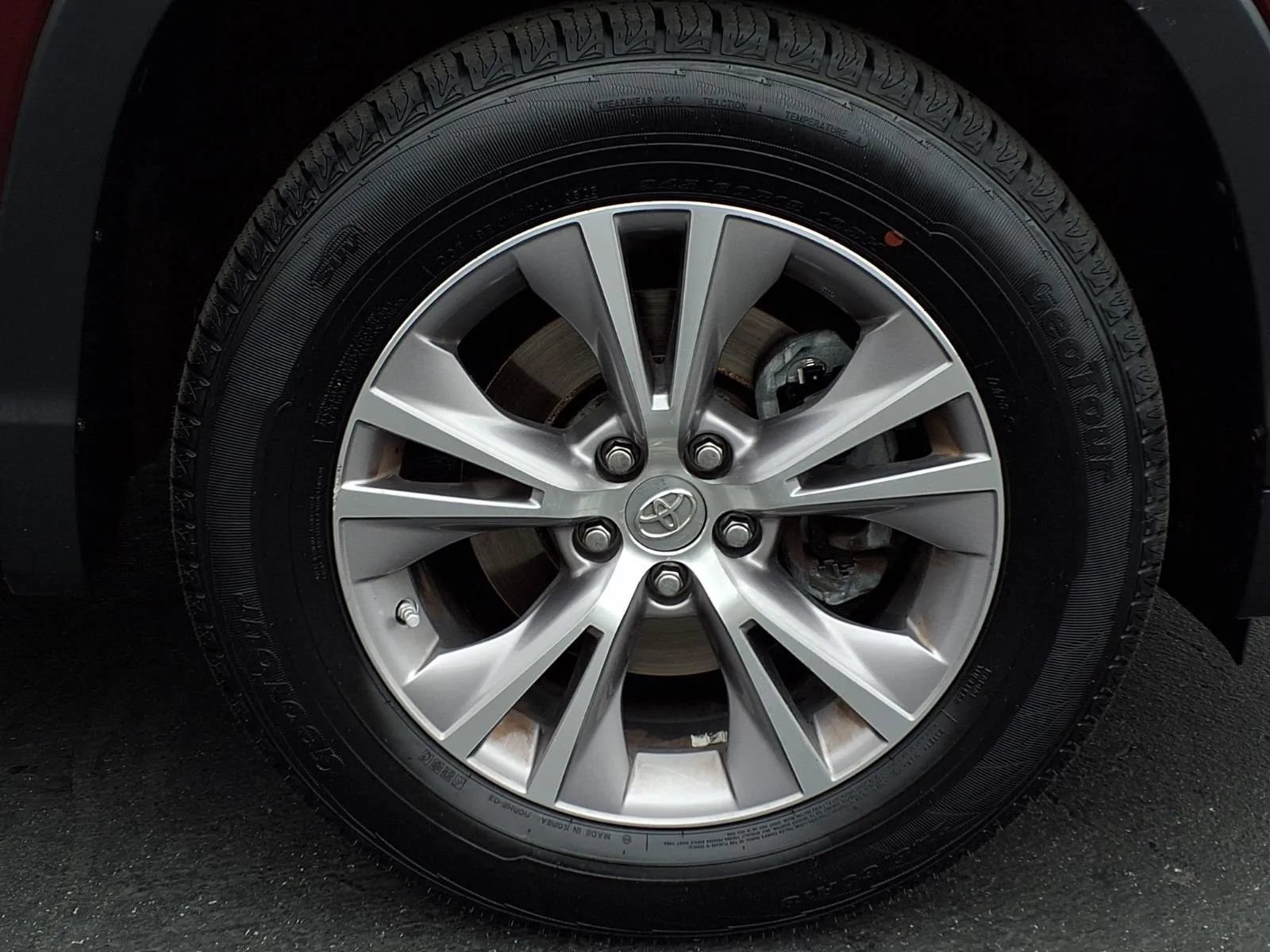 Used 2014 Toyota Highlander XLE FWD image 3